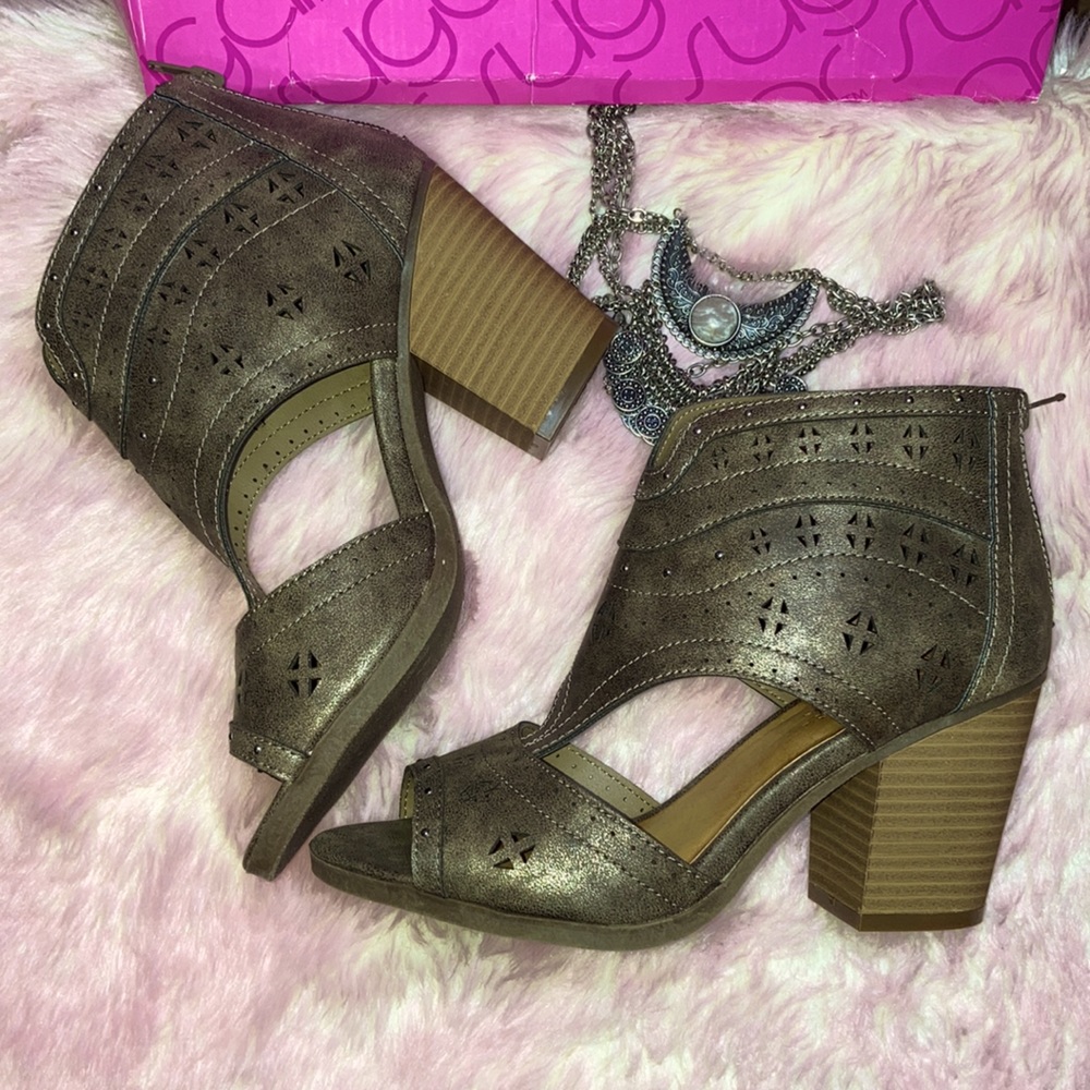 SUGAR Stone Metallic Bootie Size 8 M